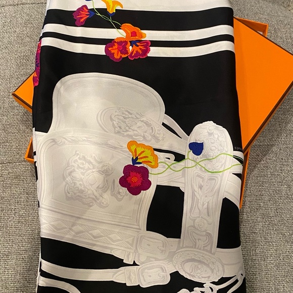 Authentic Hermes silk scarf - Picture 12 of 16
